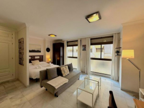 Estudio junto a la Playa de la Malagueta & parking, Malaga